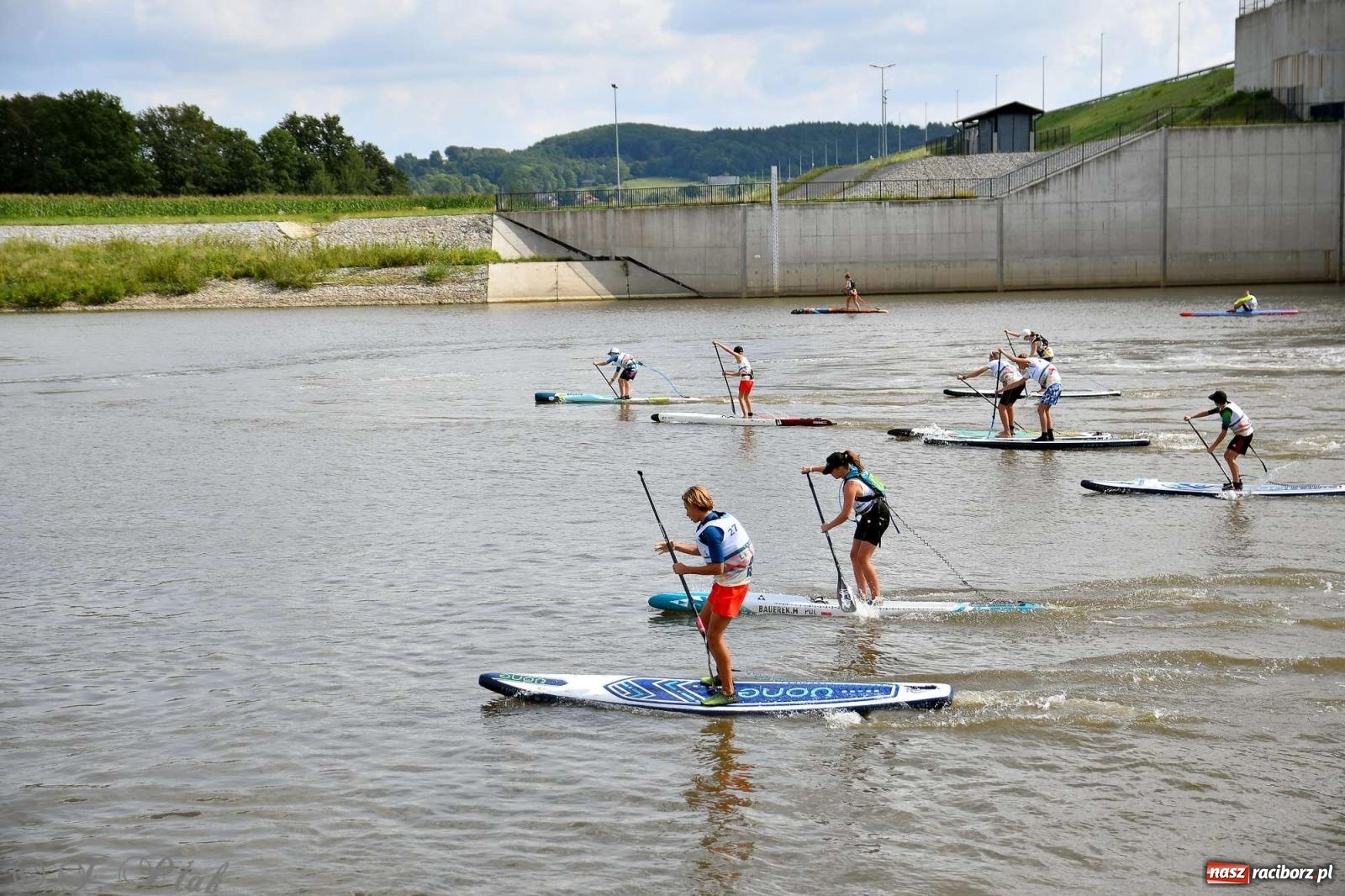 Zdjęcie w galerii na portalu naszraciborz.pl: Śmiałkowie pod zaporą. Najdłuższy dystans Odra Sup Cup 2023 [FOTO i WIDEO] wiadomości z regionu