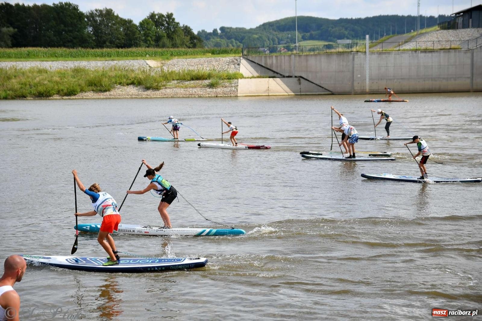 Zdjęcie w galerii na portalu naszraciborz.pl: Śmiałkowie pod zaporą. Najdłuższy dystans Odra Sup Cup 2023 [FOTO i WIDEO] wiadomości z regionu