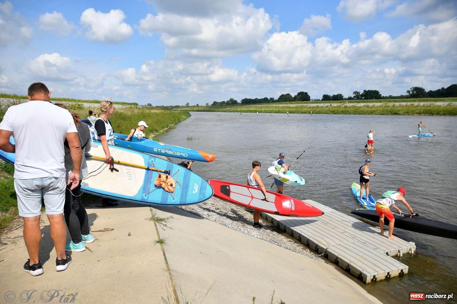Zdjęcie w galerii na portalu naszraciborz.pl: Śmiałkowie pod zaporą. Najdłuższy dystans Odra Sup Cup 2023 [FOTO i WIDEO] wiadomości z regionu