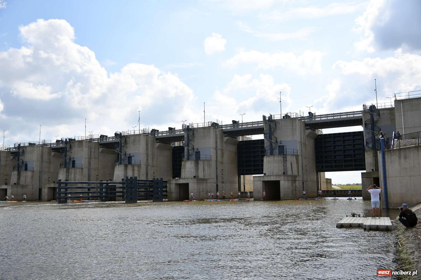 Zdjęcie w galerii na portalu naszraciborz.pl: Śmiałkowie pod zaporą. Najdłuższy dystans Odra Sup Cup 2023 [FOTO i WIDEO] wiadomości z regionu