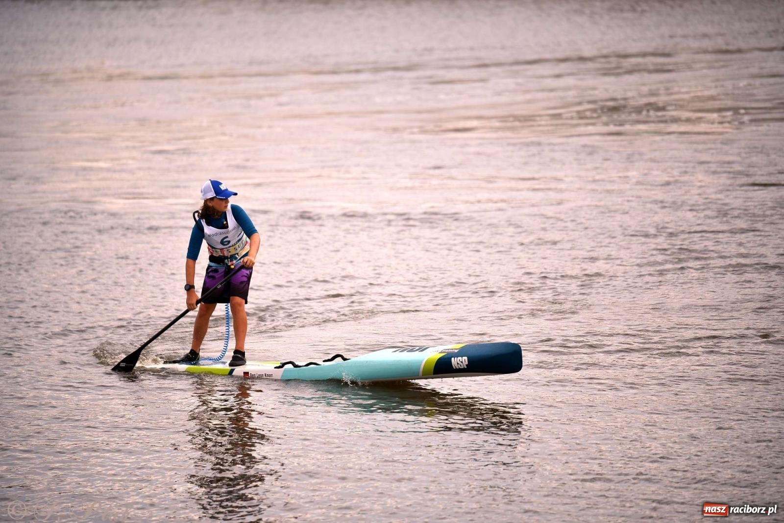 Zdjęcie w galerii na portalu naszraciborz.pl: Śmiałkowie pod zaporą. Najdłuższy dystans Odra Sup Cup 2023 [FOTO i WIDEO] wiadomości z regionu