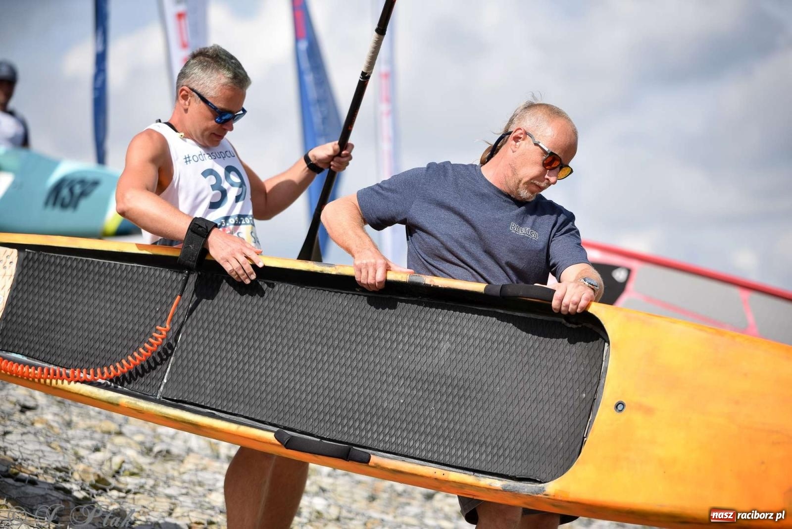 Zdjęcie w galerii na portalu naszraciborz.pl: Śmiałkowie pod zaporą. Najdłuższy dystans Odra Sup Cup 2023 [FOTO i WIDEO] wiadomości z regionu