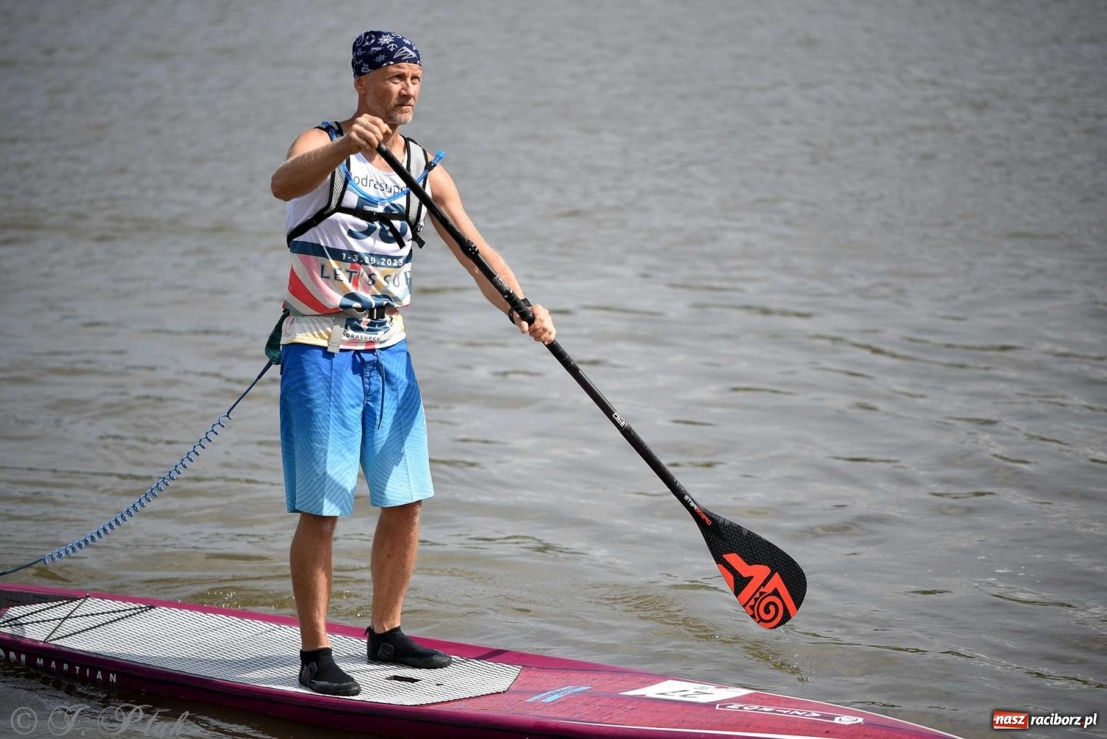 Zdjęcie w galerii na portalu naszraciborz.pl: Śmiałkowie pod zaporą. Najdłuższy dystans Odra Sup Cup 2023 [FOTO i WIDEO] wiadomości z regionu