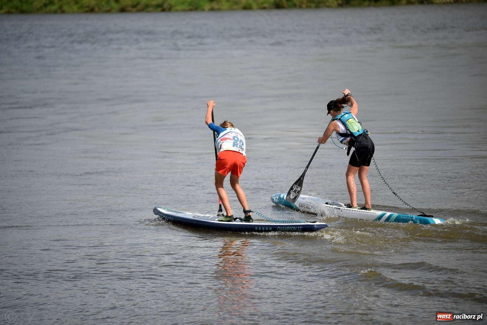Zdjęcie w galerii na portalu naszraciborz.pl: Śmiałkowie pod zaporą. Najdłuższy dystans Odra Sup Cup 2023 [FOTO i WIDEO] wiadomości z regionu
