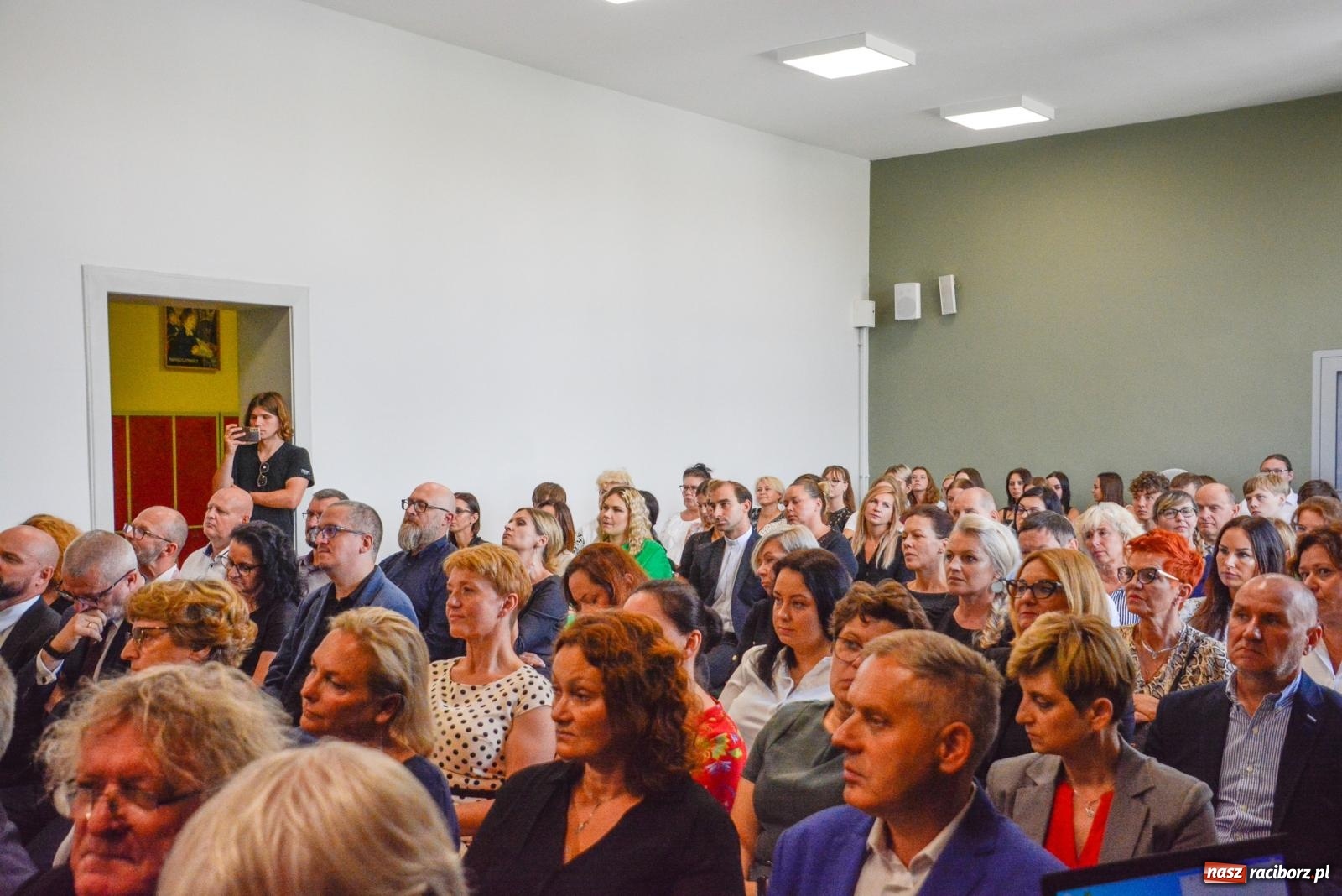 Zdjęcie w galerii na portalu naszraciborz.pl: Misja, kasa i wstyd. Powiatowe rozpoczęcie roku szkolnego w Gastronomiku wiadomości z regionu