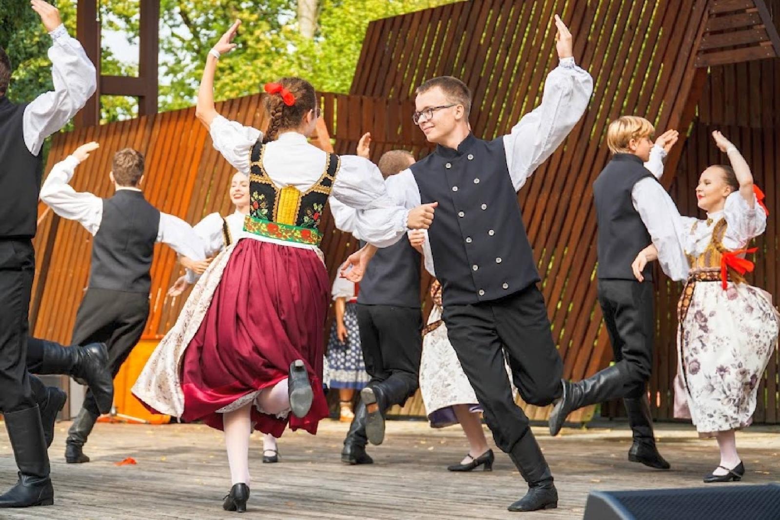 Zdjęcie w galerii na portalu naszraciborz.pl: Raciborzanie na czeskiej scenie razem z Argentyńczykami i Indonezyjczykami wiadomości z regionu