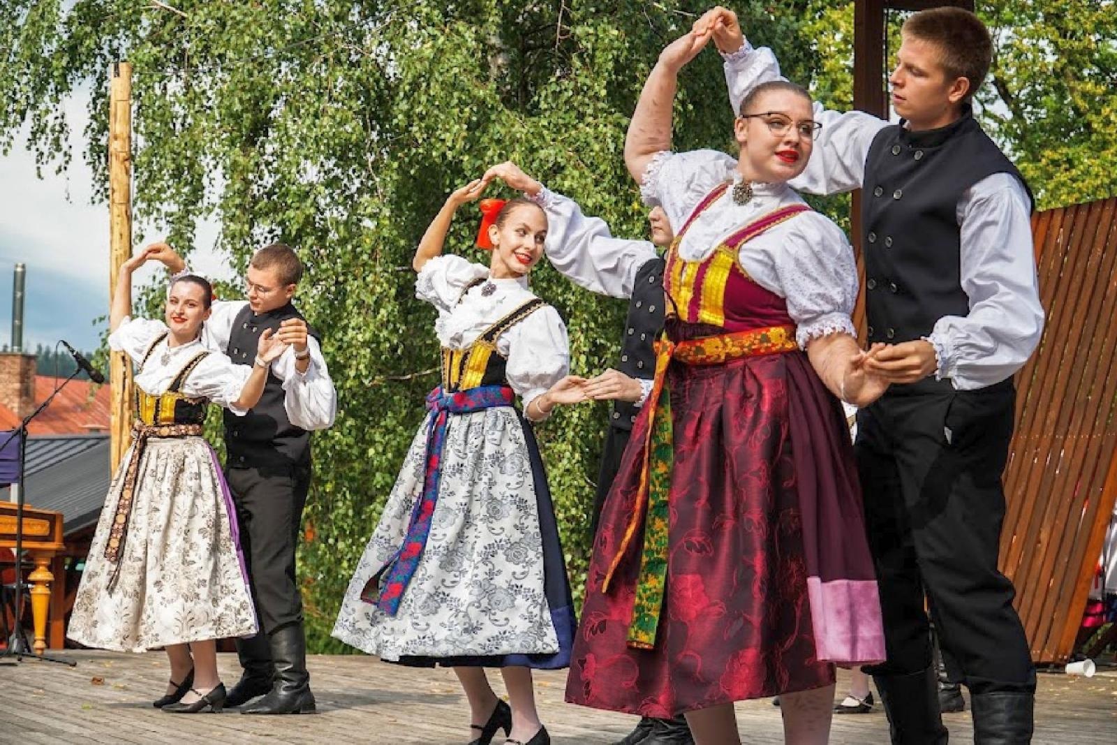 Zdjęcie w galerii na portalu naszraciborz.pl: Raciborzanie na czeskiej scenie razem z Argentyńczykami i Indonezyjczykami wiadomości z regionu
