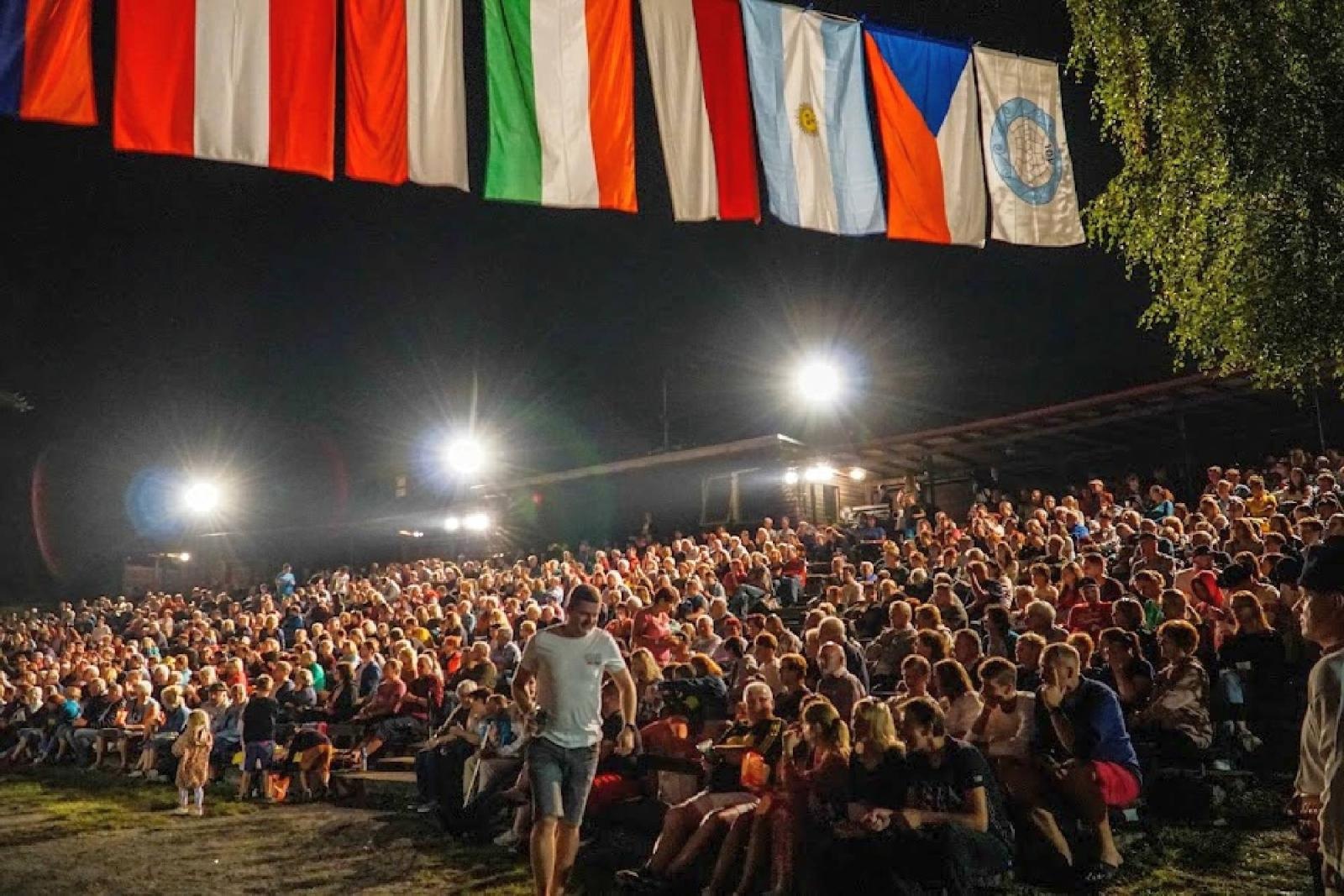 Zdjęcie w galerii na portalu naszraciborz.pl: Raciborzanie na czeskiej scenie razem z Argentyńczykami i Indonezyjczykami wiadomości z regionu