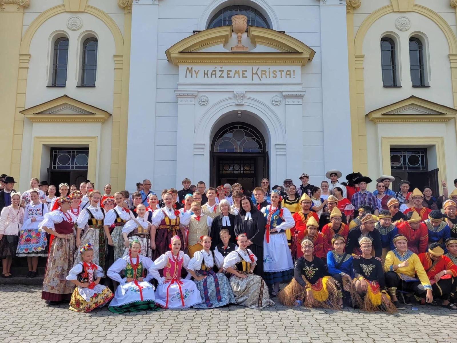 Zdjęcie w galerii na portalu naszraciborz.pl: Raciborzanie na czeskiej scenie razem z Argentyńczykami i Indonezyjczykami wiadomości z regionu