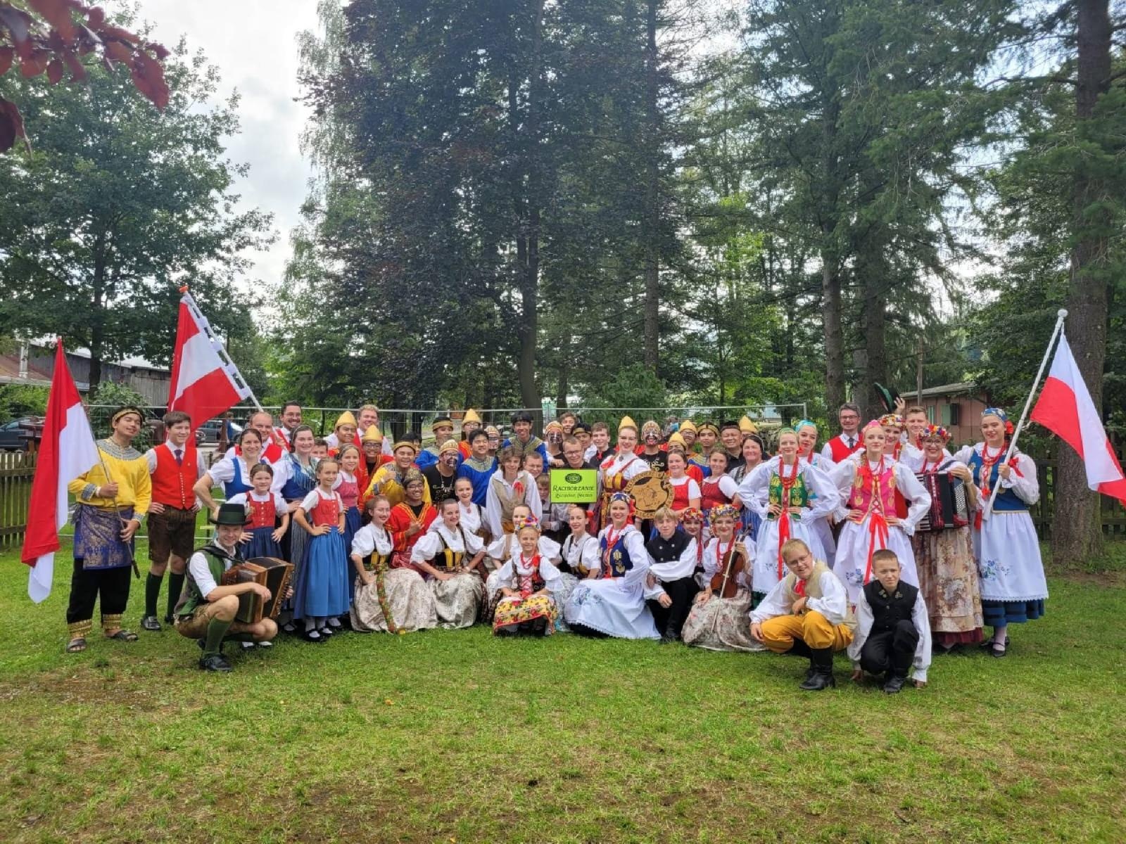 Zdjęcie w galerii na portalu naszraciborz.pl: Raciborzanie na czeskiej scenie razem z Argentyńczykami i Indonezyjczykami wiadomości z regionu