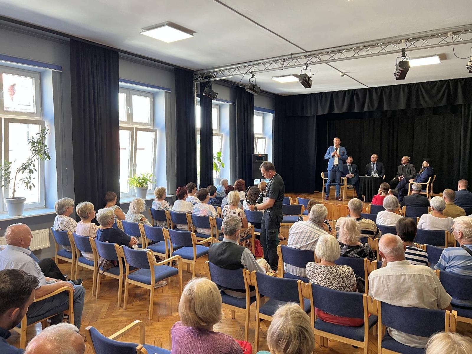 Zdjęcie w galerii na portalu naszraciborz.pl: Współczesne aspekty bezpieczeństwa seniora. Debata w Strzesze wiadomości z regionu