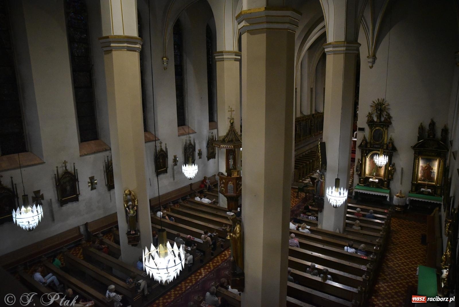 Zdjęcie w galerii na portalu naszraciborz.pl: W kręgu rodziny Bachów. Koncert w kościele farnym [FOTO i WIDEO] wiadomości z regionu
