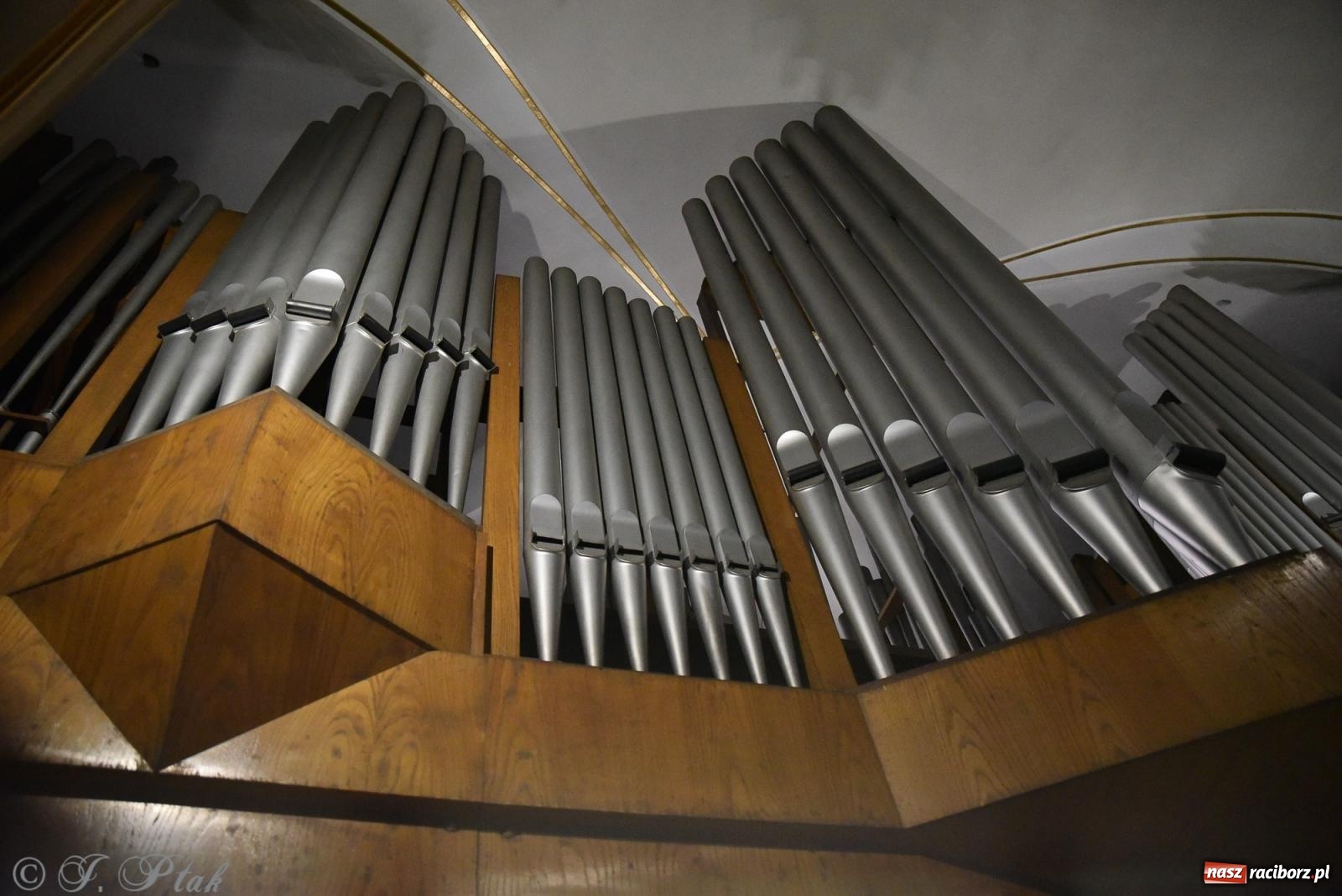 Zdjęcie w galerii na portalu naszraciborz.pl: W kręgu rodziny Bachów. Koncert w kościele farnym [FOTO i WIDEO] wiadomości z regionu