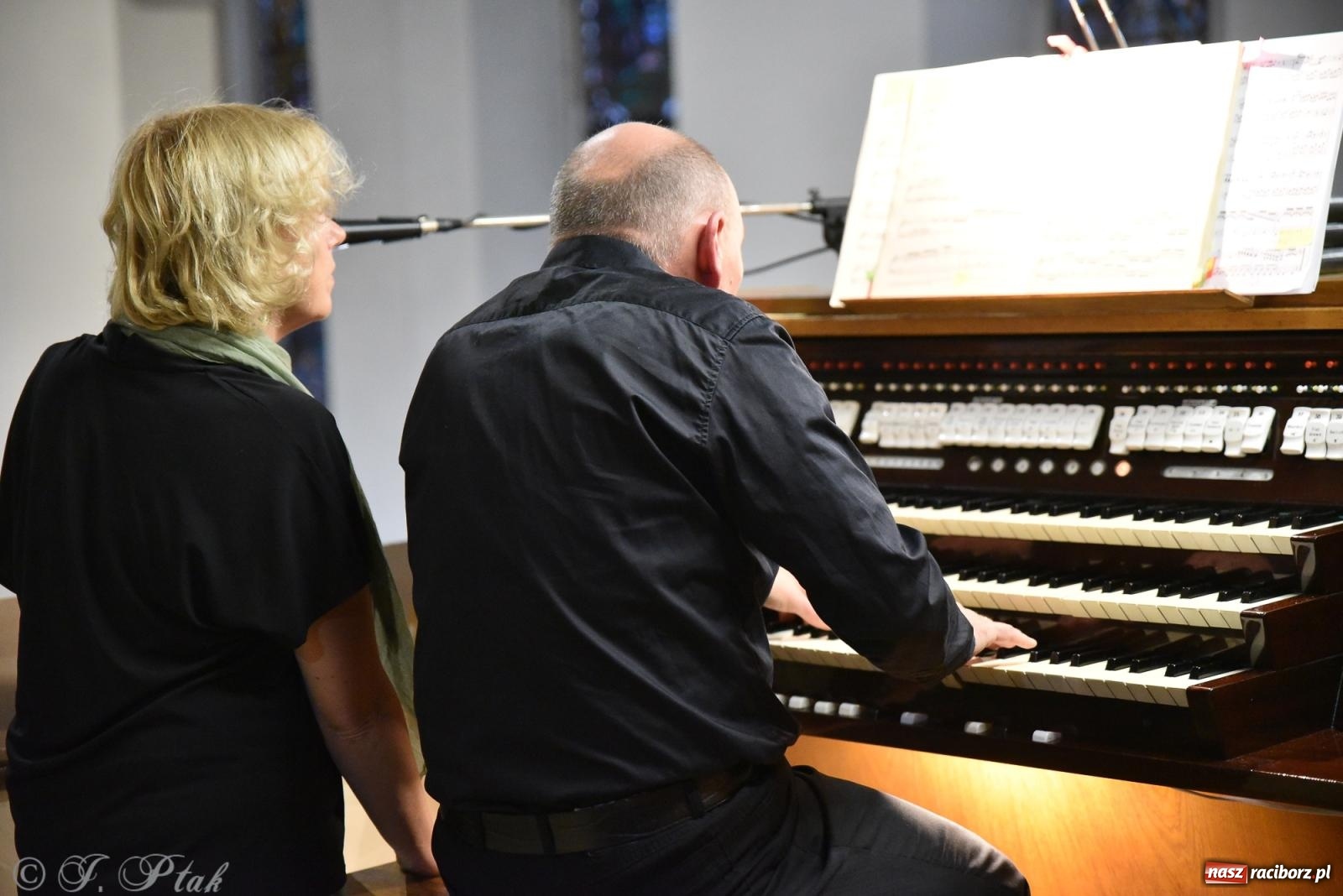 Zdjęcie w galerii na portalu naszraciborz.pl: W kręgu rodziny Bachów. Koncert w kościele farnym [FOTO i WIDEO] wiadomości z regionu
