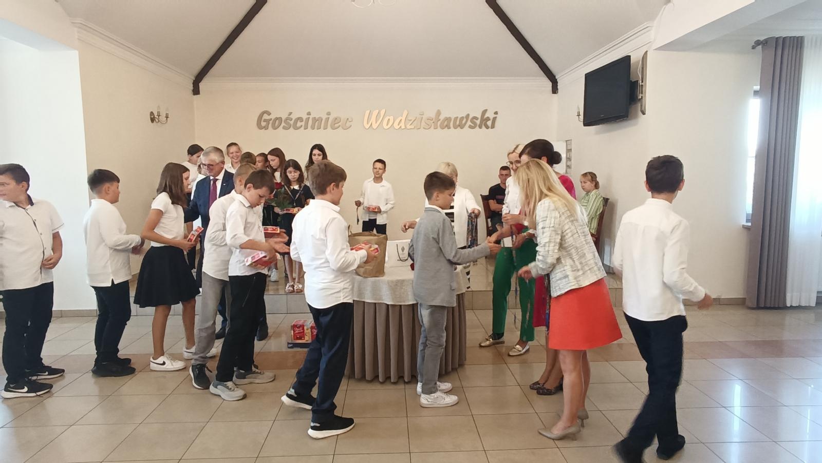 Zdjęcie w galerii na portalu naszraciborz.pl: Sukces uczniów z Rudnika w konkursie senackim List do Taty wiadomości z regionu