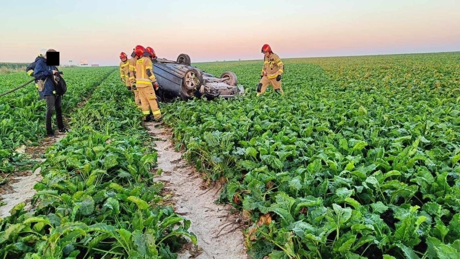 Zdjęcie w galerii na portalu naszraciborz.pl: Skoda fabia dachowała w Lekartowie [FOTO] wiadomości z regionu