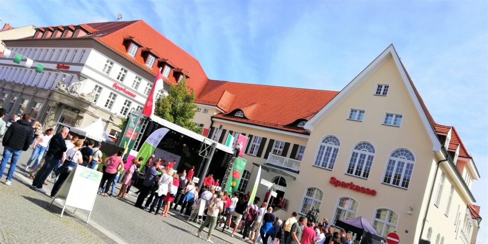 Zdjęcie w galerii na portalu naszraciborz.pl: Raciborskie mażoretki na 17. Dniu Brandenburgii wiadomości z regionu