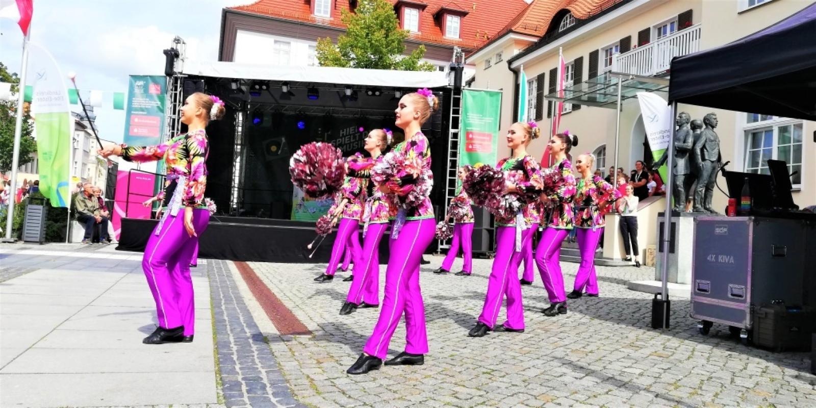 Zdjęcie w galerii na portalu naszraciborz.pl: Raciborskie mażoretki na 17. Dniu Brandenburgii wiadomości z regionu