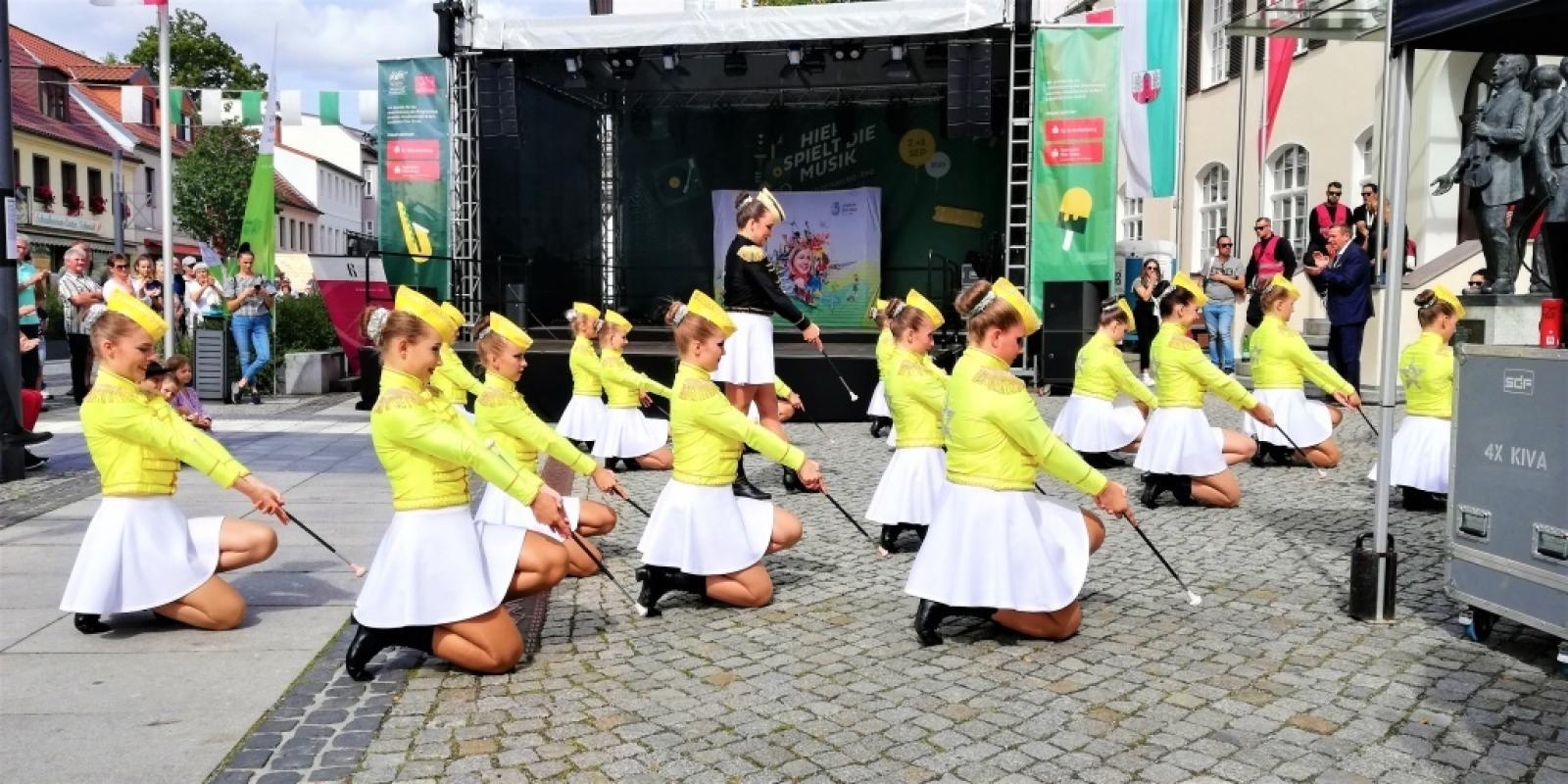 Zdjęcie w galerii na portalu naszraciborz.pl: Raciborskie mażoretki na 17. Dniu Brandenburgii wiadomości z regionu