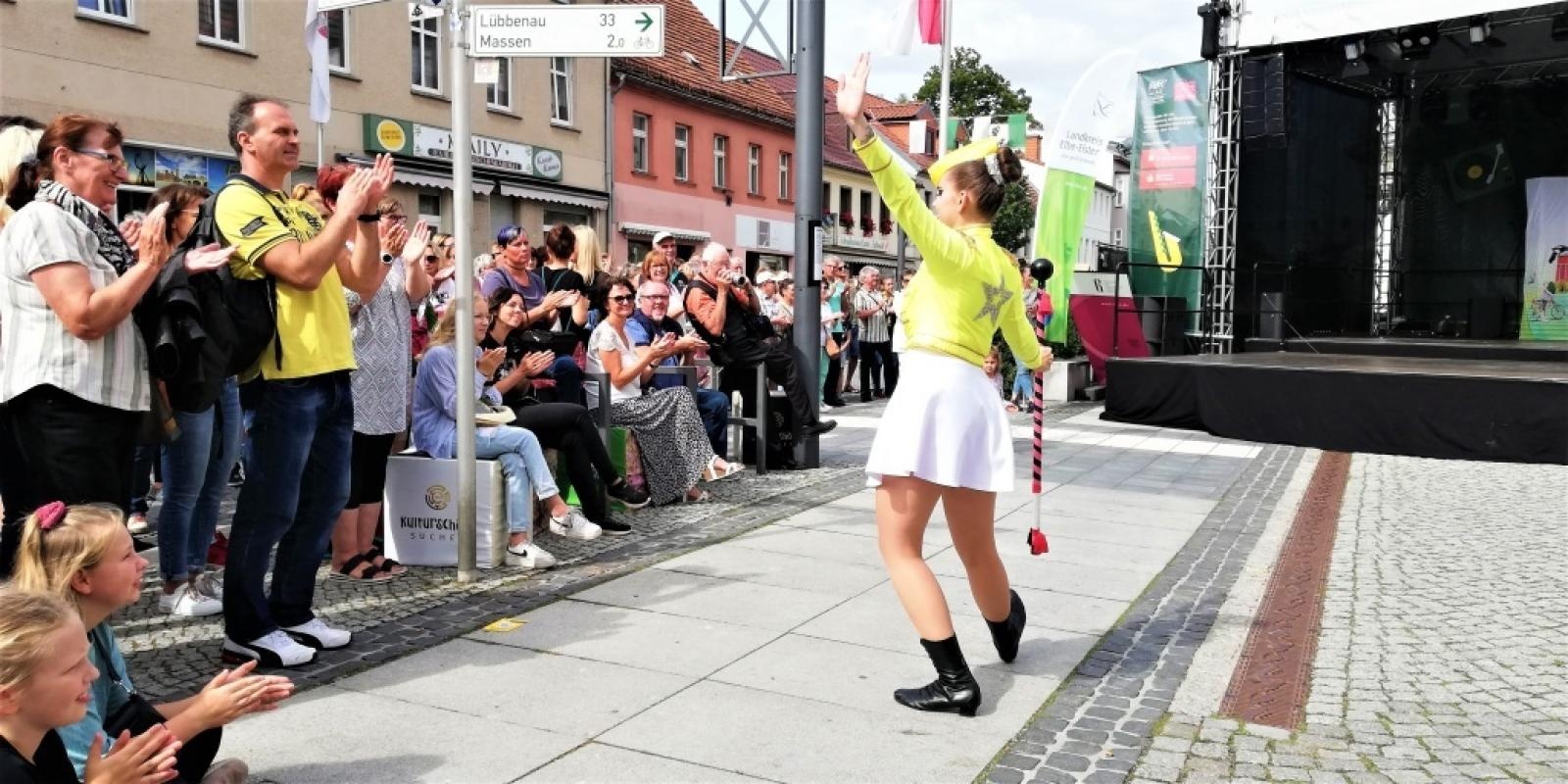 Zdjęcie w galerii na portalu naszraciborz.pl: Raciborskie mażoretki na 17. Dniu Brandenburgii wiadomości z regionu