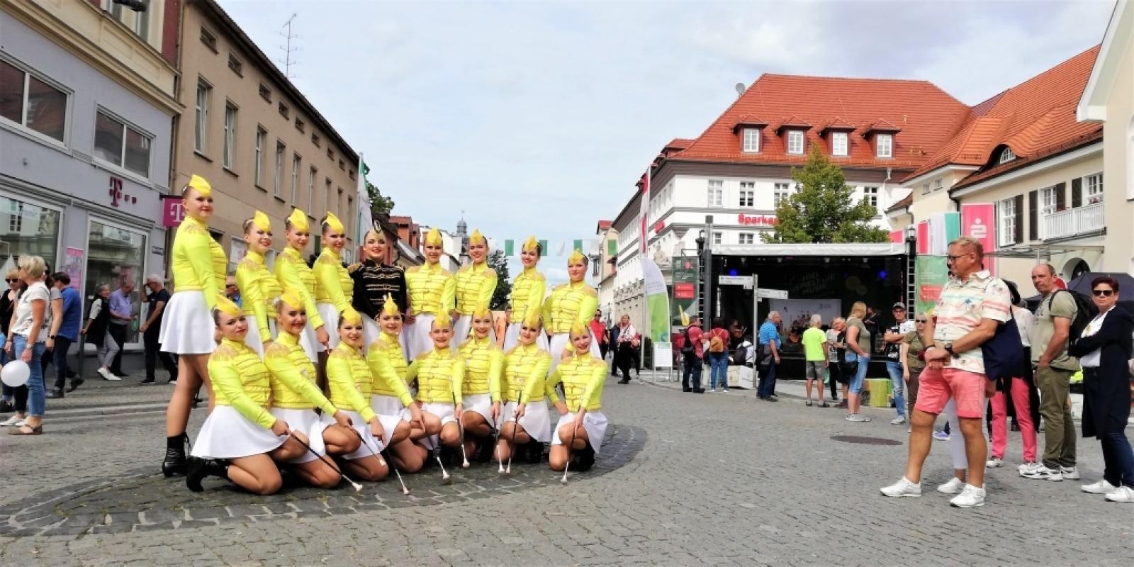 Zdjęcie w galerii na portalu naszraciborz.pl: Raciborskie mażoretki na 17. Dniu Brandenburgii wiadomości z regionu