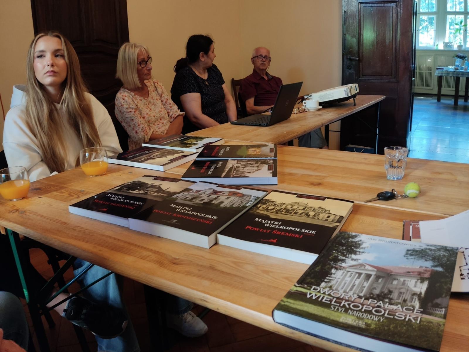 Zdjęcie w galerii na portalu naszraciborz.pl: Koło naukowe ARCHITEKTON na warsztatach Narodowego Instytutu Dziedzictwa wiadomości z regionu