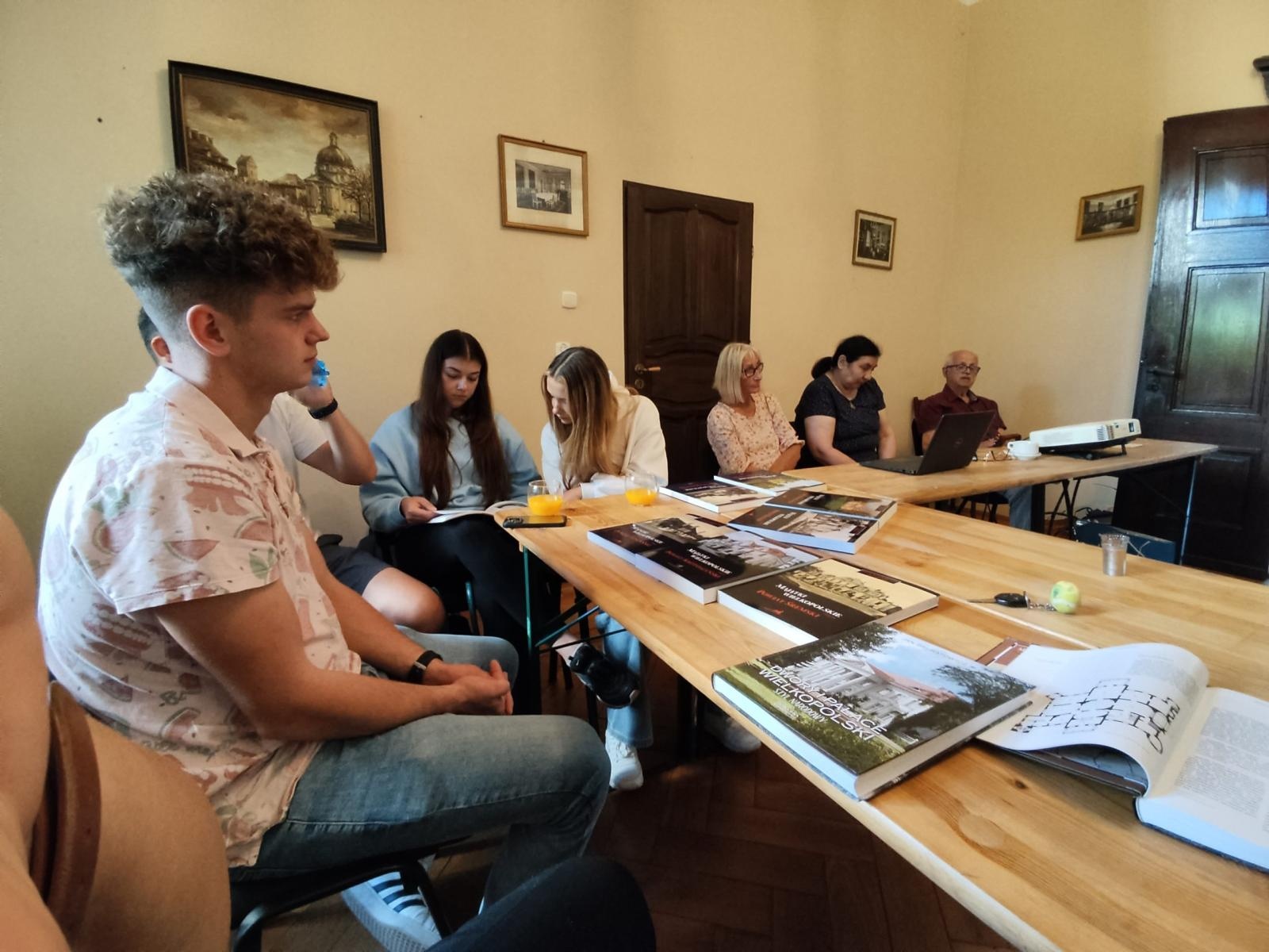 Zdjęcie w galerii na portalu naszraciborz.pl: Koło naukowe ARCHITEKTON na warsztatach Narodowego Instytutu Dziedzictwa wiadomości z regionu