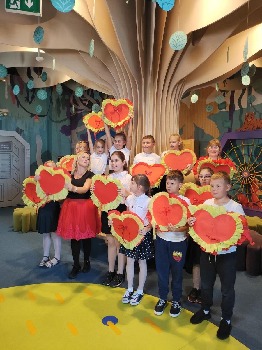 Zdjęcie w galerii na portalu naszraciborz.pl: Świadomość procentuje. SP Tworków w ogólnopolskim konkursie wiadomości z regionu