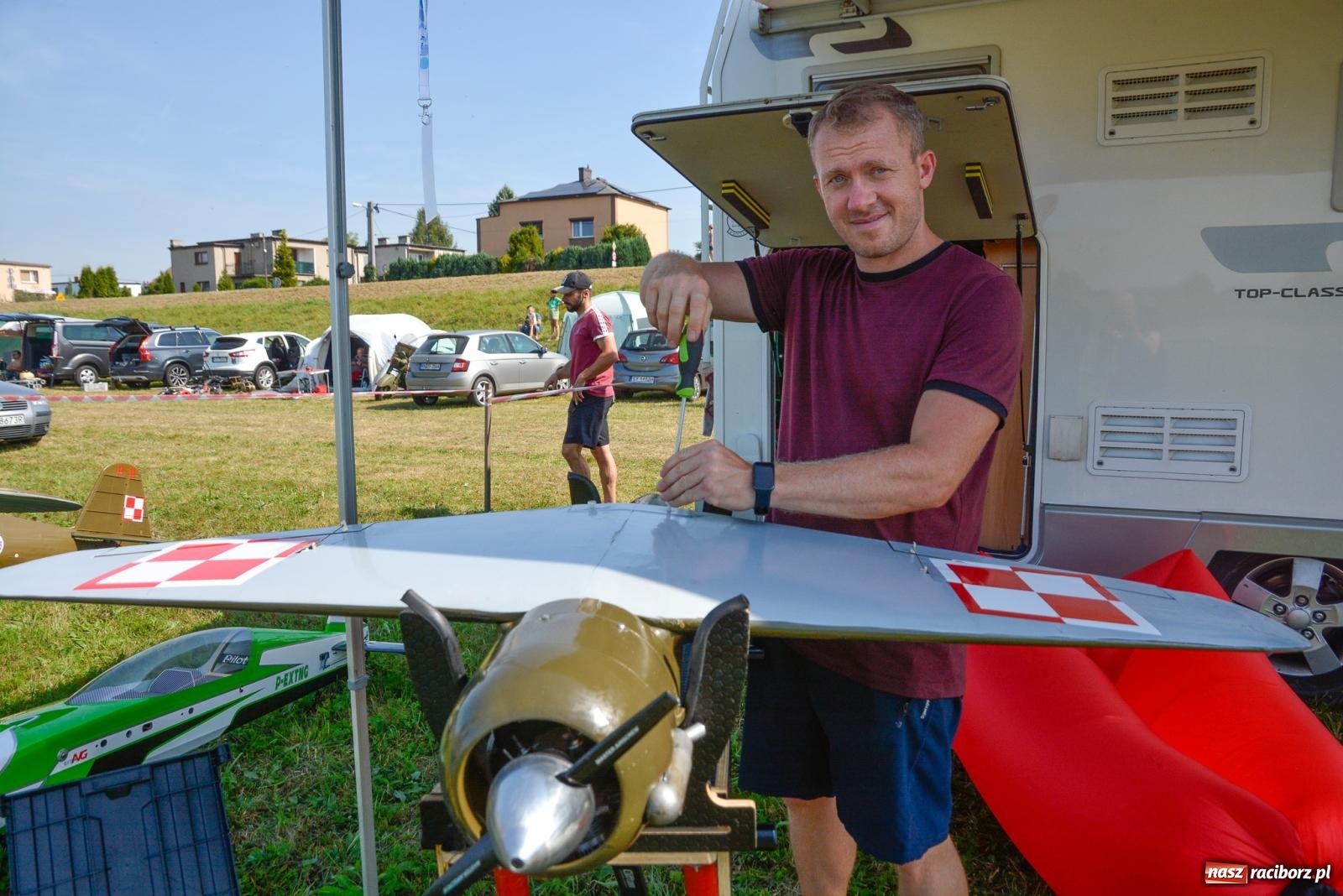Zdjęcie w galerii na portalu naszraciborz.pl: Raciborskie air show idzie na rekord. Nad Ulgę zjechali modelarze z kilku krajów wiadomości z regionu