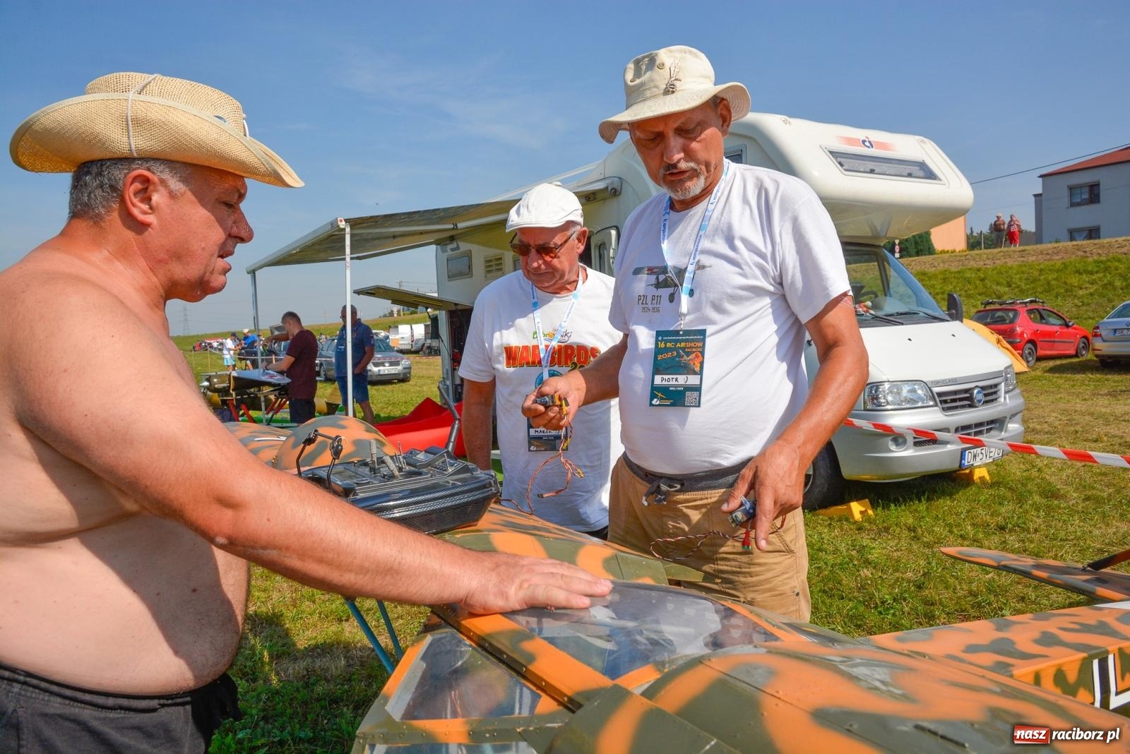 Zdjęcie w galerii na portalu naszraciborz.pl: Raciborskie air show idzie na rekord. Nad Ulgę zjechali modelarze z kilku krajów wiadomości z regionu