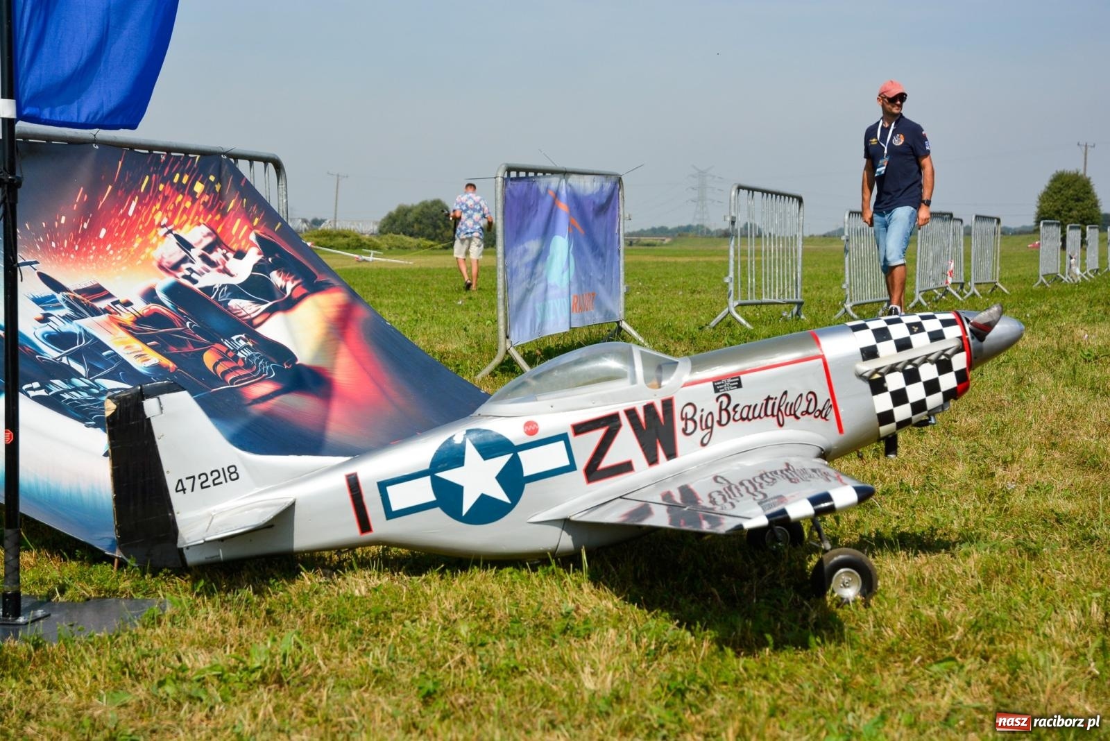 Zdjęcie w galerii na portalu naszraciborz.pl: Raciborskie air show idzie na rekord. Nad Ulgę zjechali modelarze z kilku krajów wiadomości z regionu