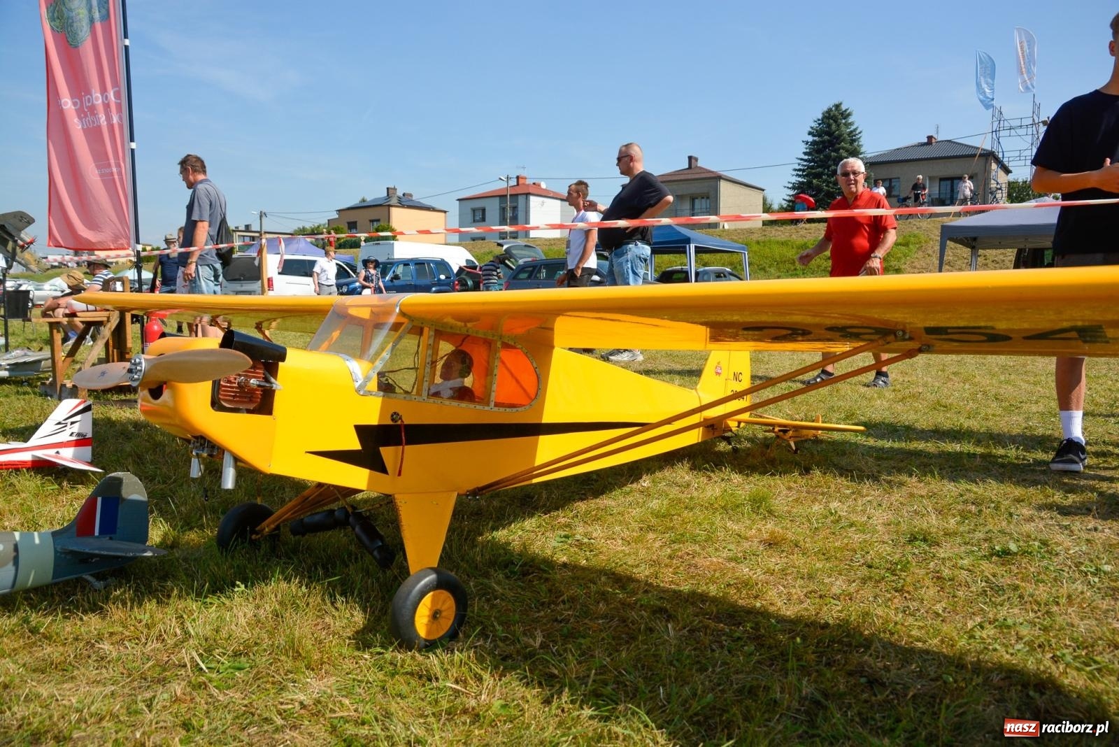 Zdjęcie w galerii na portalu naszraciborz.pl: Raciborskie air show idzie na rekord. Nad Ulgę zjechali modelarze z kilku krajów wiadomości z regionu