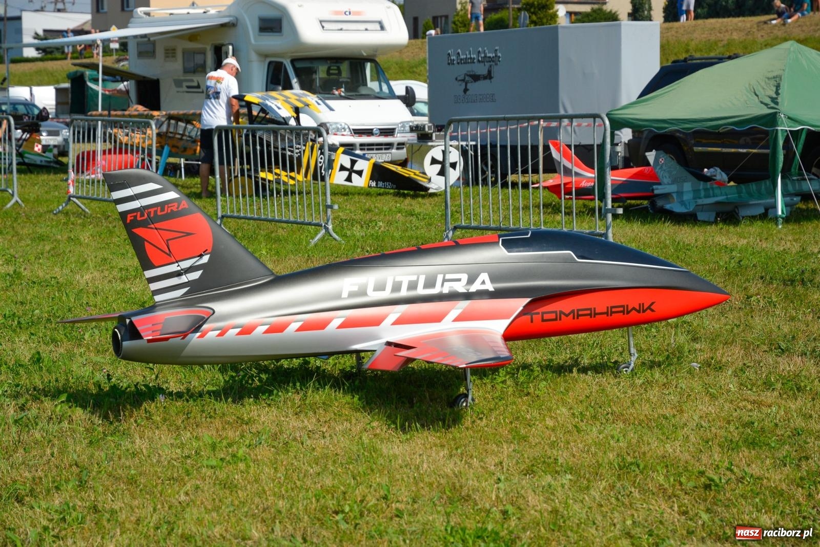 Zdjęcie w galerii na portalu naszraciborz.pl: Raciborskie air show idzie na rekord. Nad Ulgę zjechali modelarze z kilku krajów wiadomości z regionu