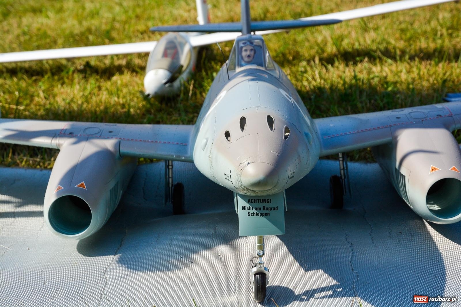 Zdjęcie w galerii na portalu naszraciborz.pl: Raciborskie air show idzie na rekord. Nad Ulgę zjechali modelarze z kilku krajów wiadomości z regionu