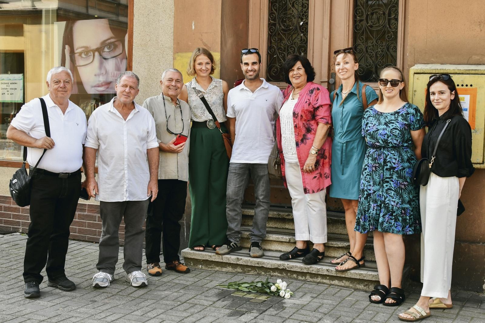 Zdjęcie w galerii na portalu naszraciborz.pl: Pierwsze kamienie Stolpersteine w Raciborzu. Upamiętniają dawnych mieszkańców miasta wiadomości z regionu