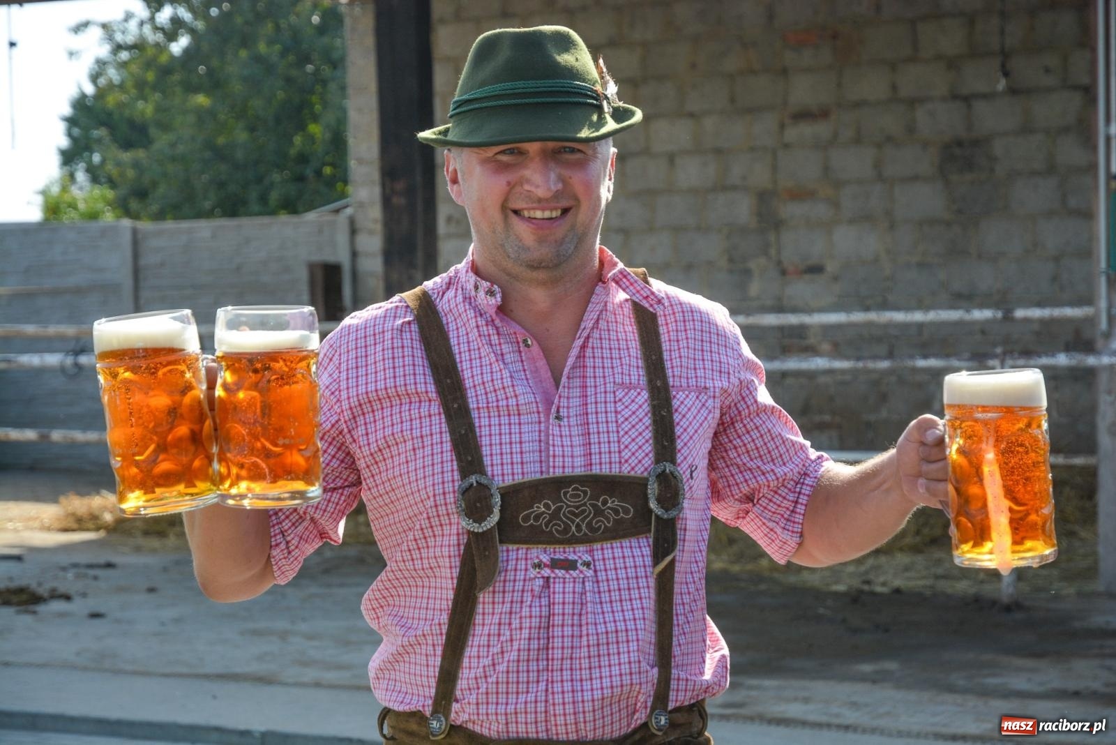 Zdjęcie w galerii na portalu naszraciborz.pl: Dziękowali za plony z kuflem w ręku. Dożynki w Żerdzinach [FOTO i WIDEO] wiadomości z regionu