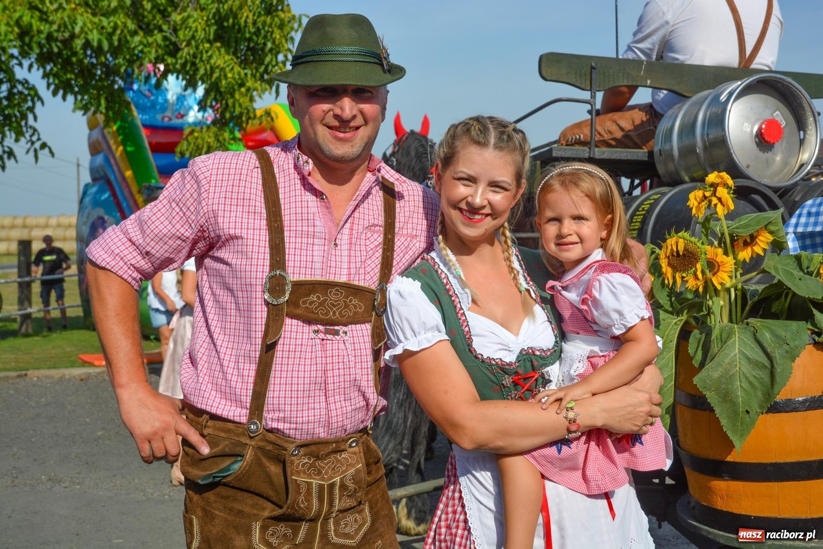 Zdjęcie w galerii na portalu naszraciborz.pl: Dziękowali za plony z kuflem w ręku. Dożynki w Żerdzinach [FOTO i WIDEO] wiadomości z regionu