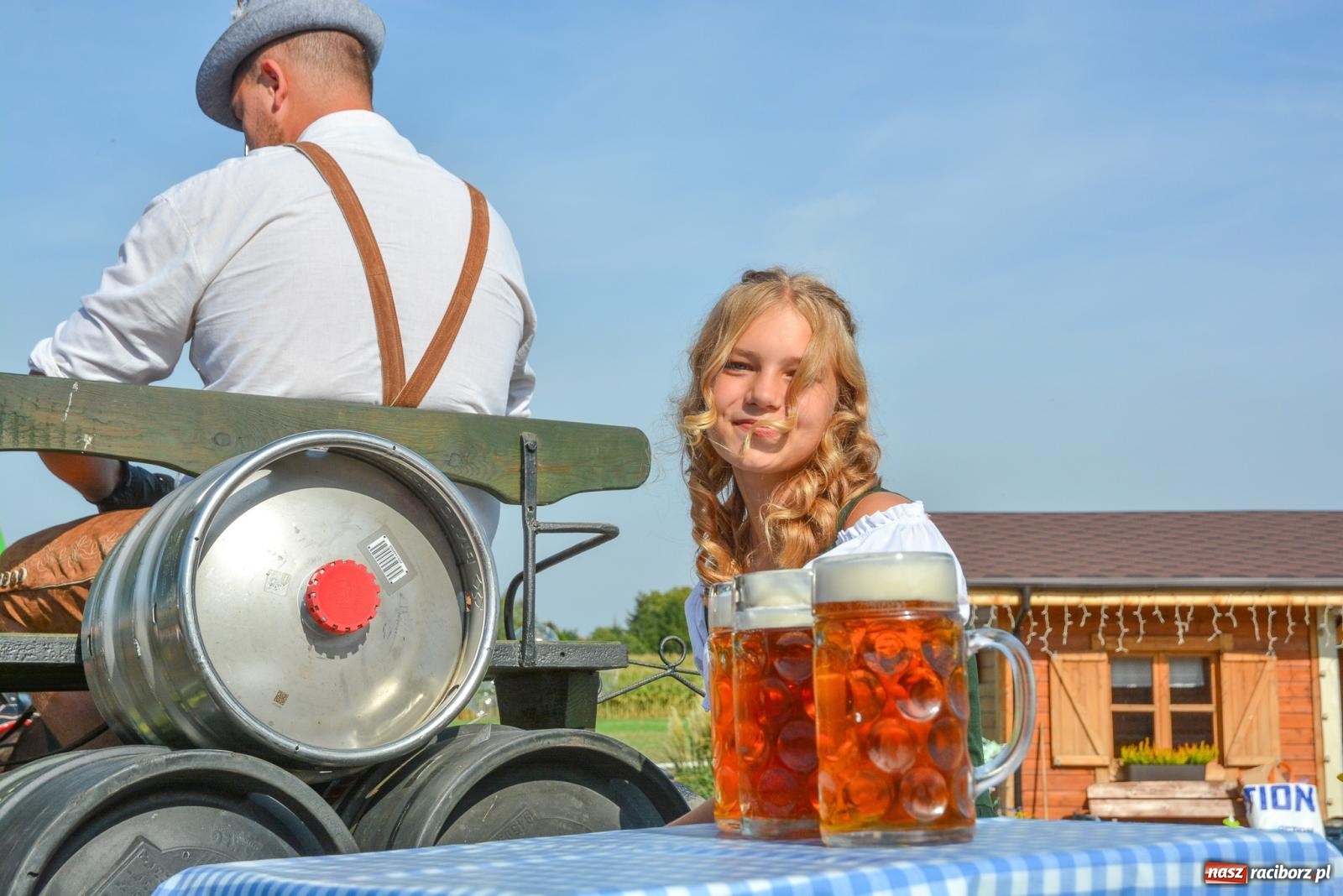 Zdjęcie w galerii na portalu naszraciborz.pl: Dziękowali za plony z kuflem w ręku. Dożynki w Żerdzinach [FOTO i WIDEO] wiadomości z regionu