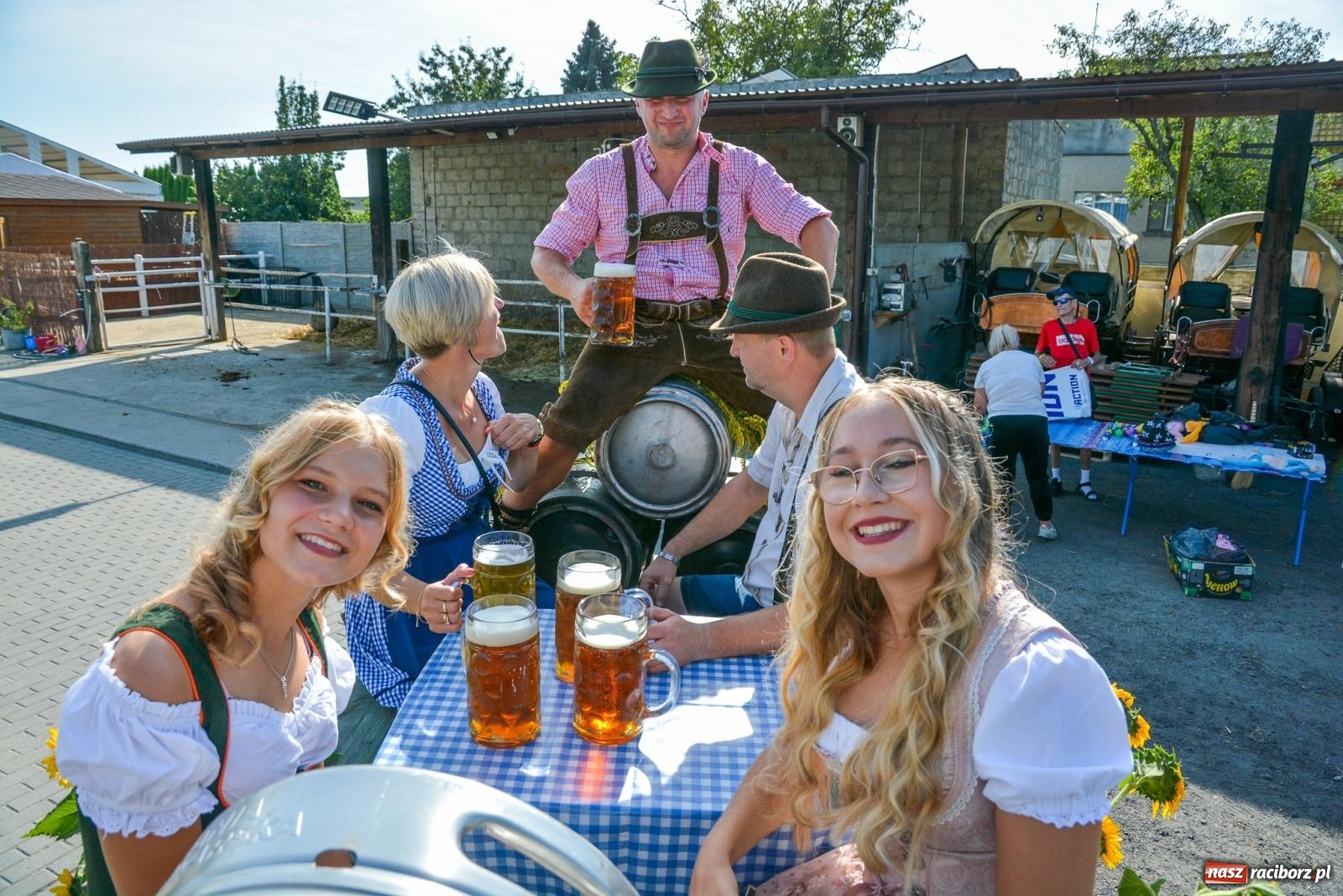 Zdjęcie w galerii na portalu naszraciborz.pl: Dziękowali za plony z kuflem w ręku. Dożynki w Żerdzinach [FOTO i WIDEO] wiadomości z regionu