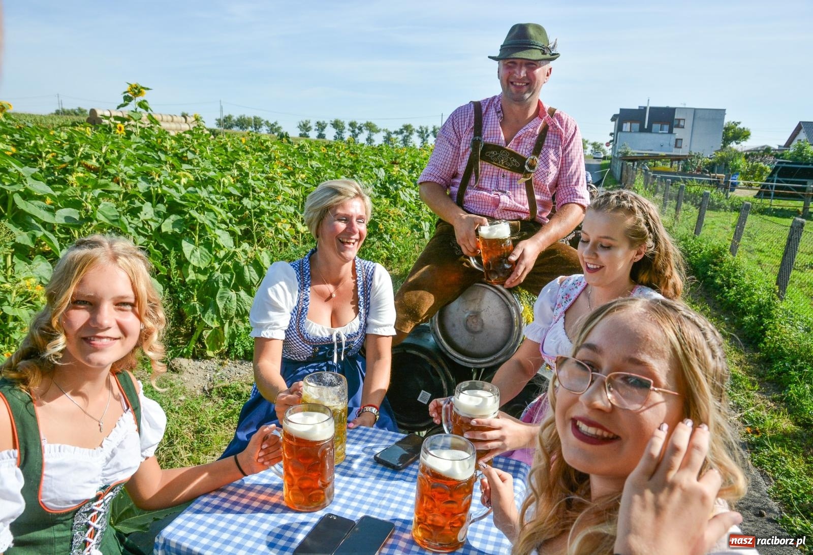 Zdjęcie w galerii na portalu naszraciborz.pl: Dziękowali za plony z kuflem w ręku. Dożynki w Żerdzinach [FOTO i WIDEO] wiadomości z regionu