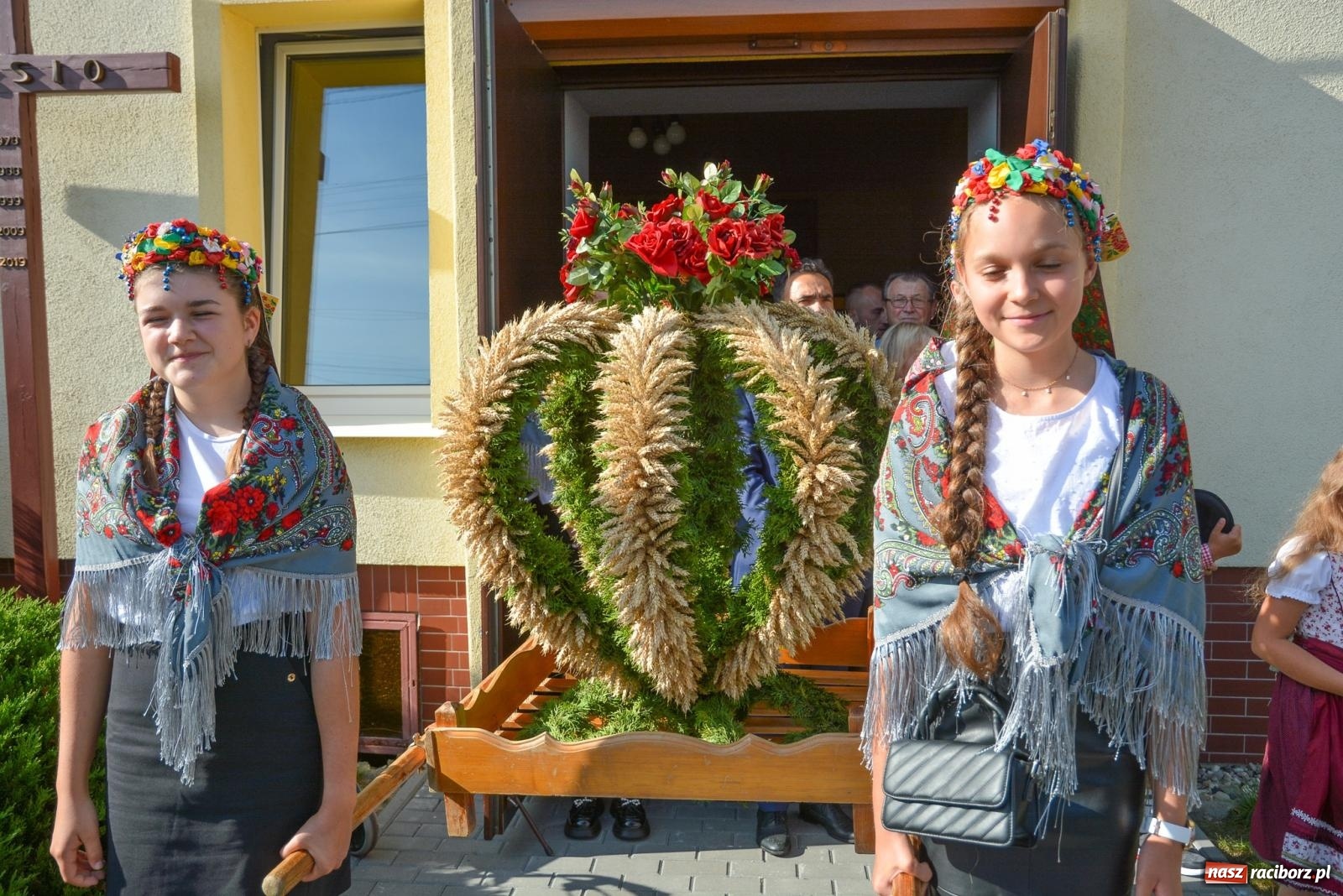 Zdjęcie w galerii na portalu naszraciborz.pl: Dziękowali za plony z kuflem w ręku. Dożynki w Żerdzinach [FOTO i WIDEO] wiadomości z regionu