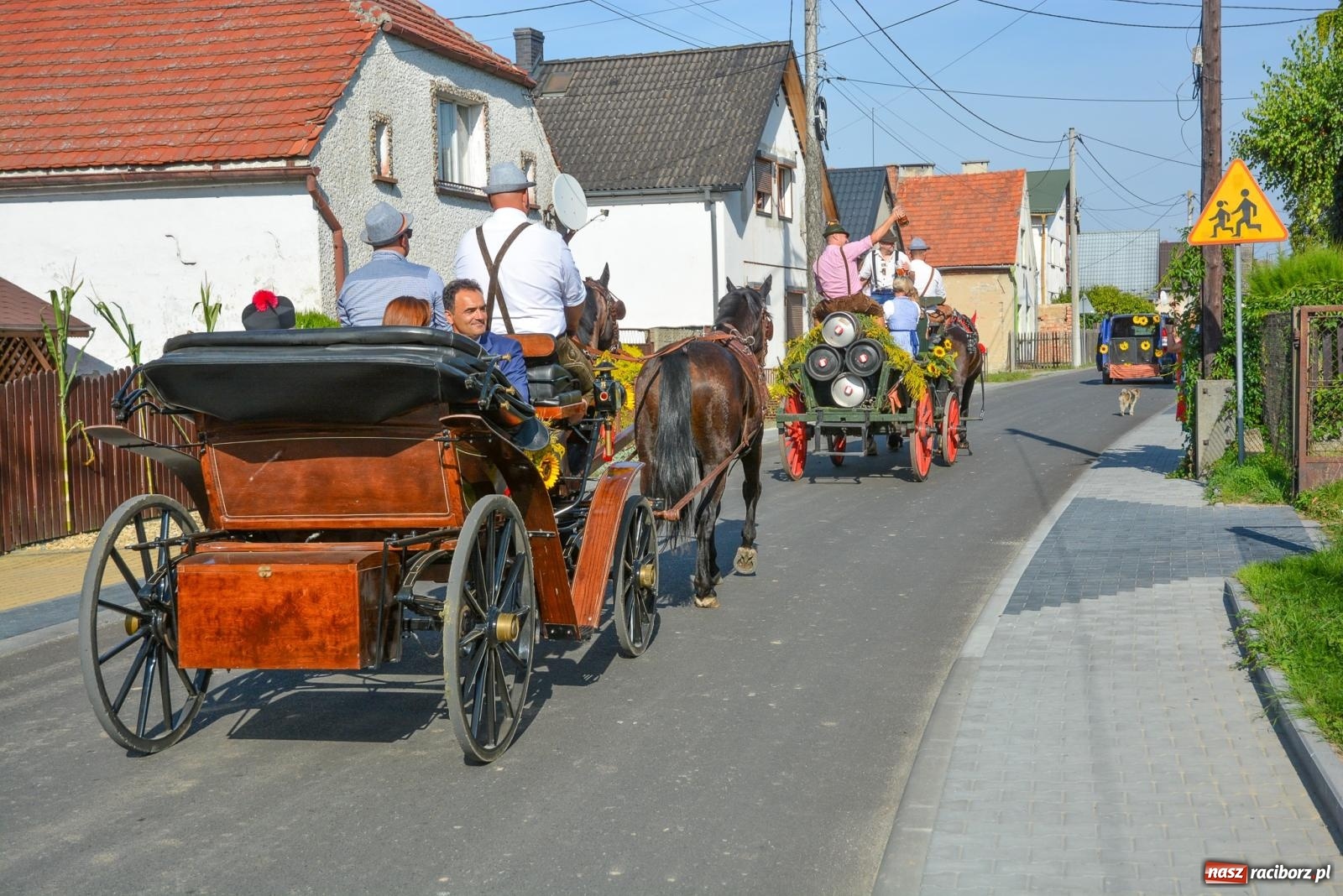 Zdjęcie w galerii na portalu naszraciborz.pl: Dziękowali za plony z kuflem w ręku. Dożynki w Żerdzinach [FOTO i WIDEO] wiadomości z regionu