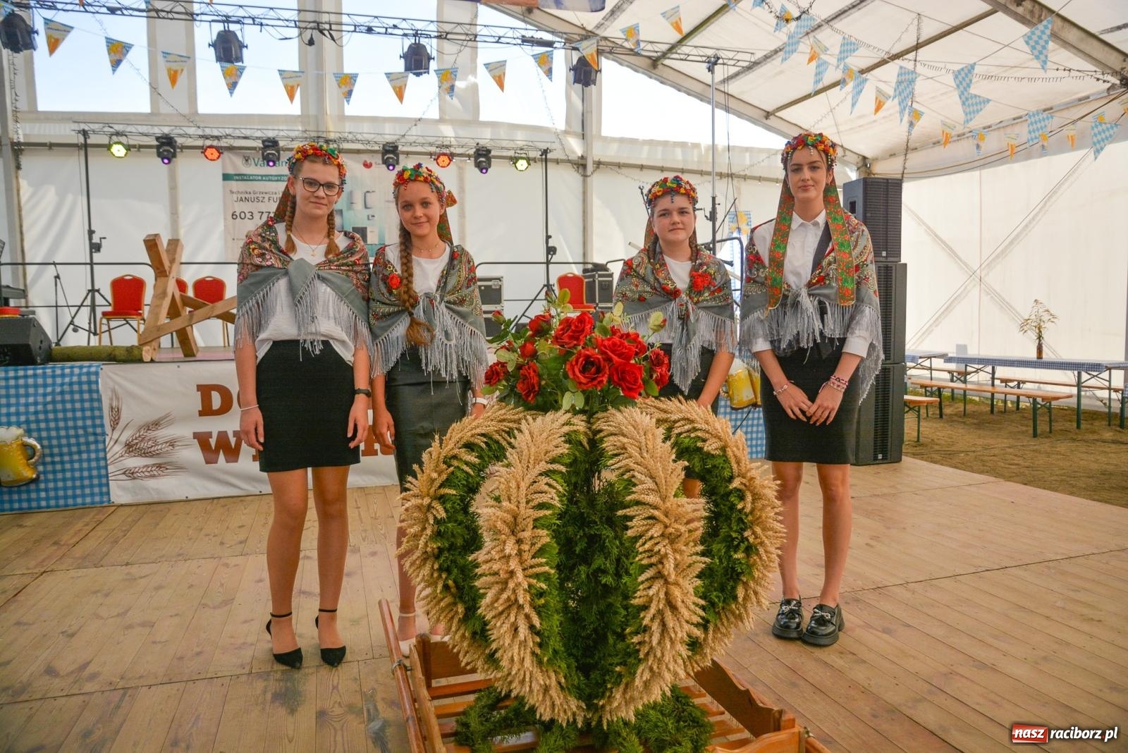 Zdjęcie w galerii na portalu naszraciborz.pl: Dziękowali za plony z kuflem w ręku. Dożynki w Żerdzinach [FOTO i WIDEO] wiadomości z regionu