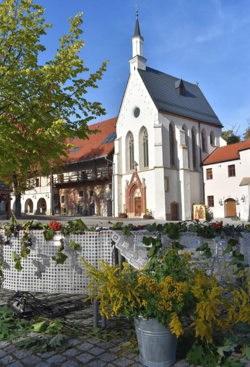 Zdjęcie w galerii na portalu naszraciborz.pl: 12. odsłona Narodowego Czytania na Zamku Piastowskim za nami wiadomości z regionu