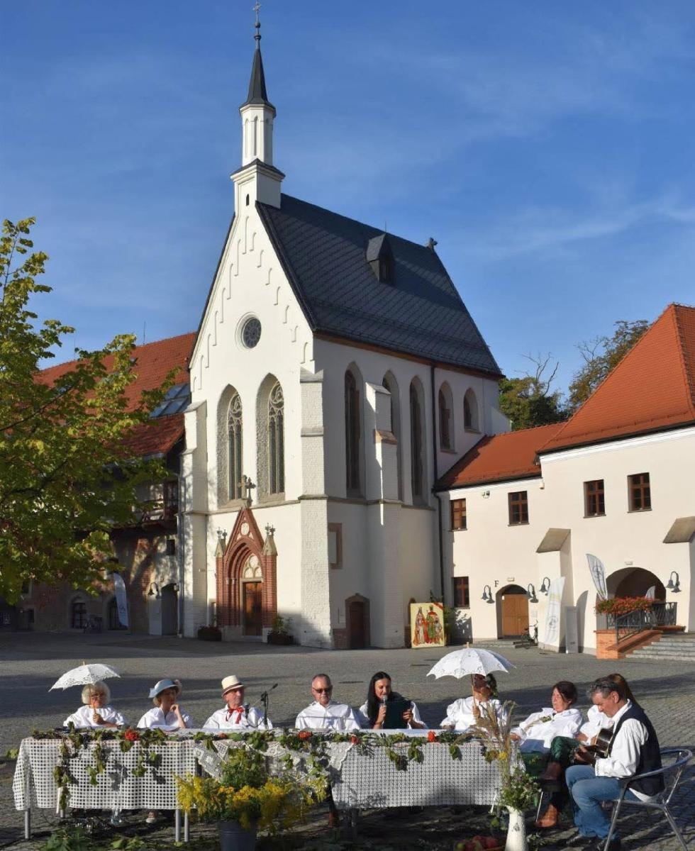 Zdjęcie w galerii na portalu naszraciborz.pl: 12. odsłona Narodowego Czytania na Zamku Piastowskim za nami wiadomości z regionu