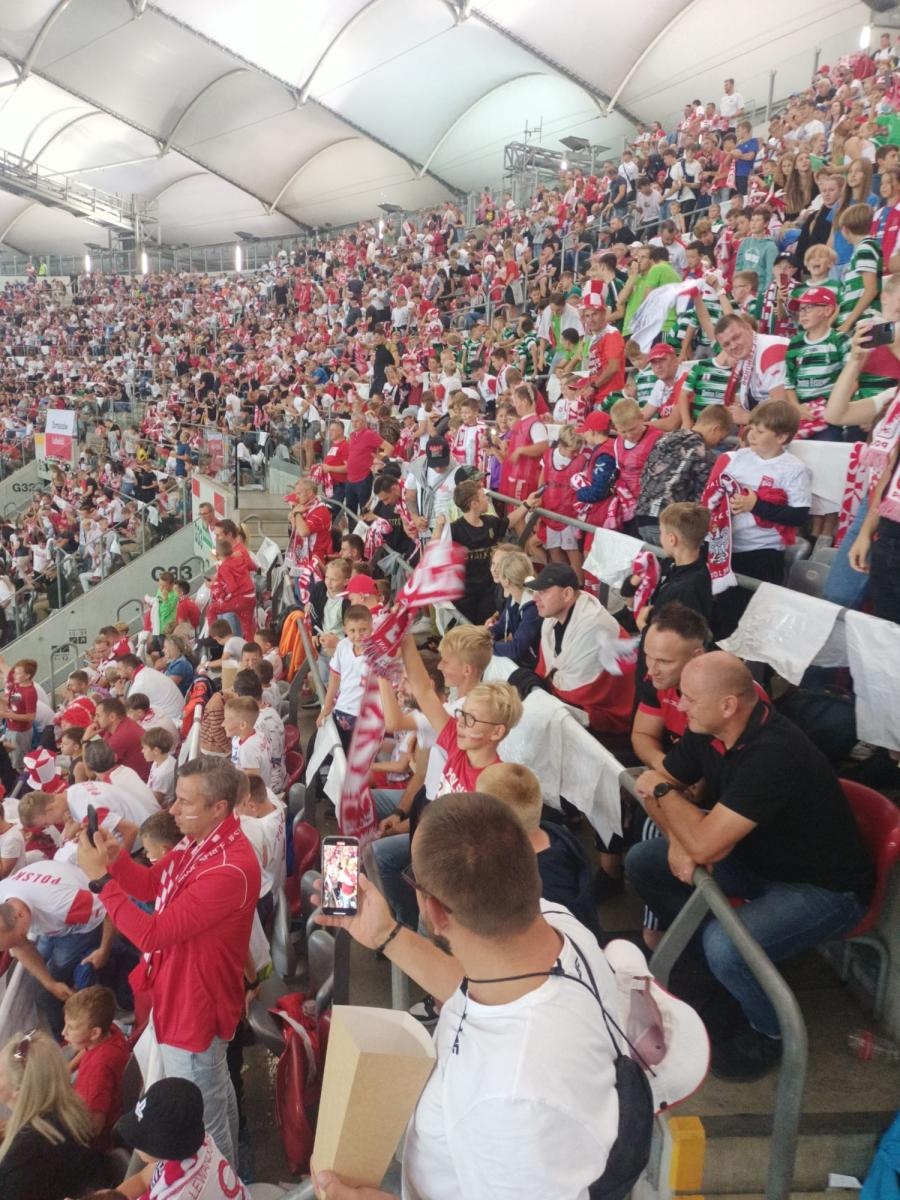 Zdjęcie w galerii na portalu naszraciborz.pl: Młodzi sportowcy na meczu reprezentacji Polski wiadomości z regionu