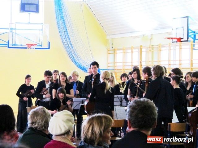 Zdjęcie w galerii na portalu naszraciborz.pl: Strauss i Władca Pierścieni... wiadomości z regionu