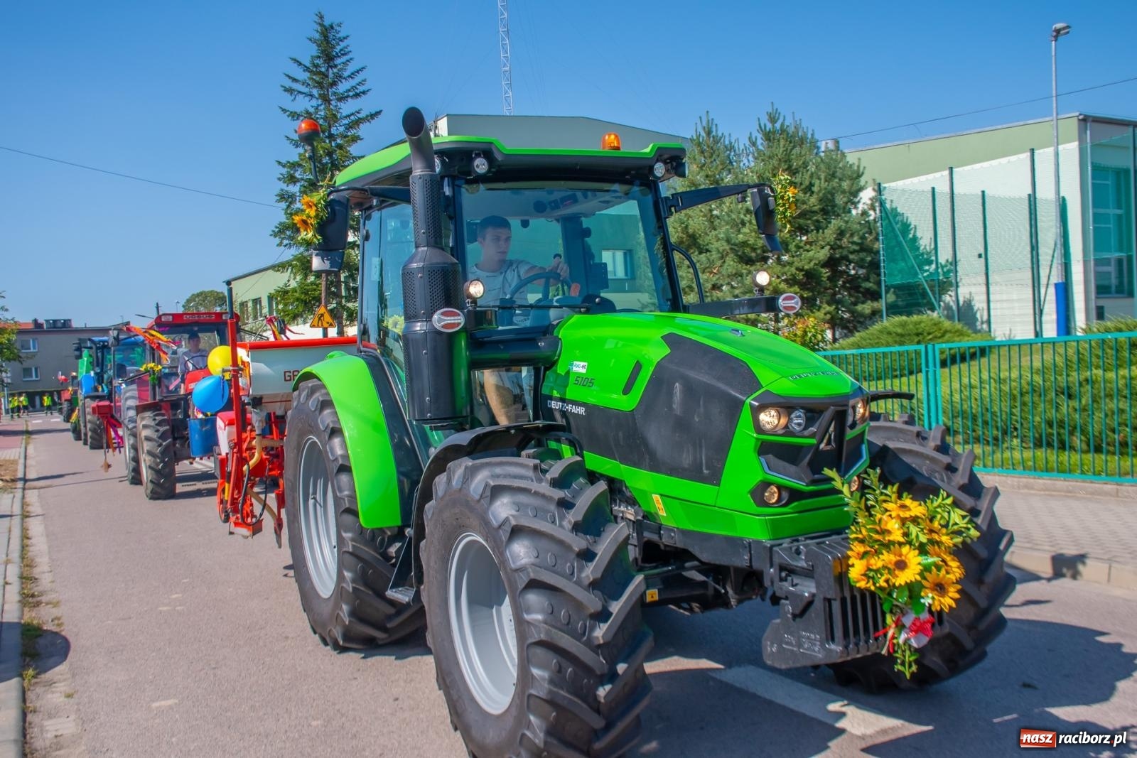 Zdjęcie w galerii na portalu naszraciborz.pl: Bieńkowicki korowód dożynkowy zachwycał kolorami wiadomości z regionu