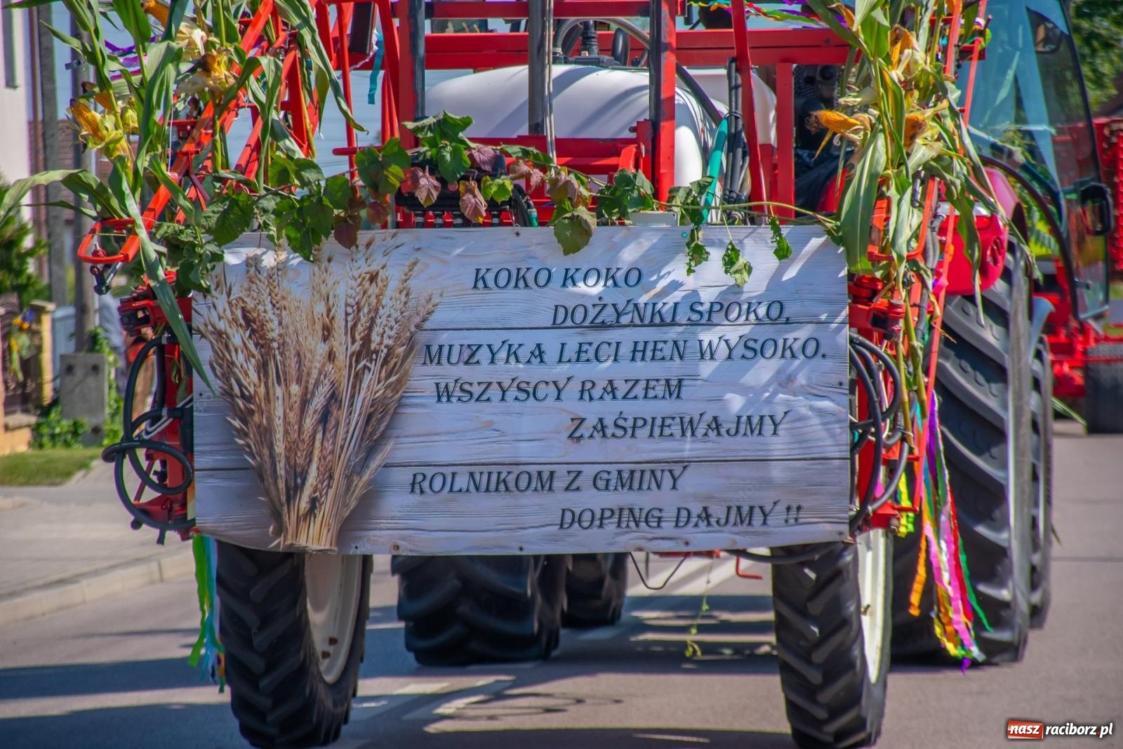 Zdjęcie w galerii na portalu naszraciborz.pl: Bieńkowicki korowód dożynkowy zachwycał kolorami wiadomości z regionu