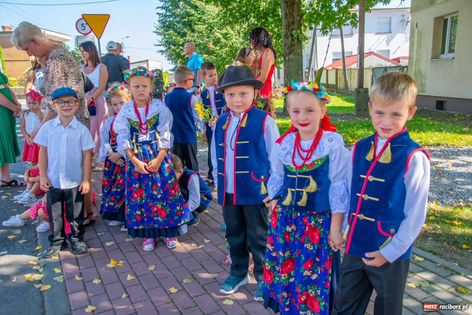Zdjęcie w galerii na portalu naszraciborz.pl: Bieńkowicki korowód dożynkowy zachwycał kolorami wiadomości z regionu